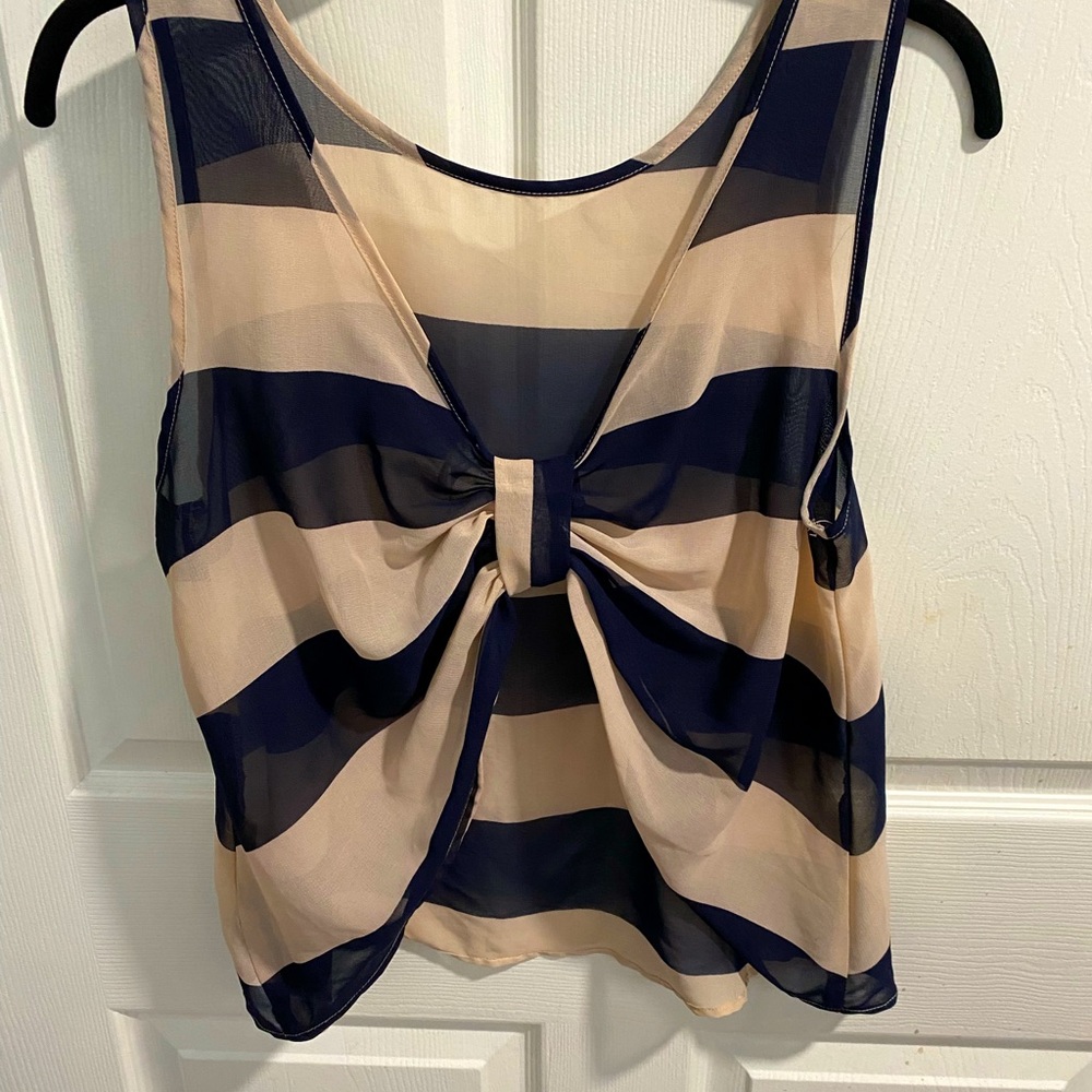 NWOT Live 4 Truth Sleeveless Swing Top w/Ruched Back Size M. Color Peach & Navy.